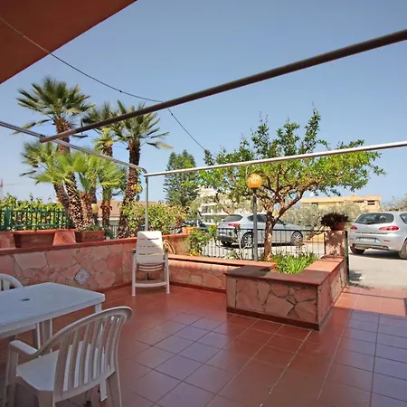 Villetta Santa Lucia con patio e giardino by Wonderful Italy-3
